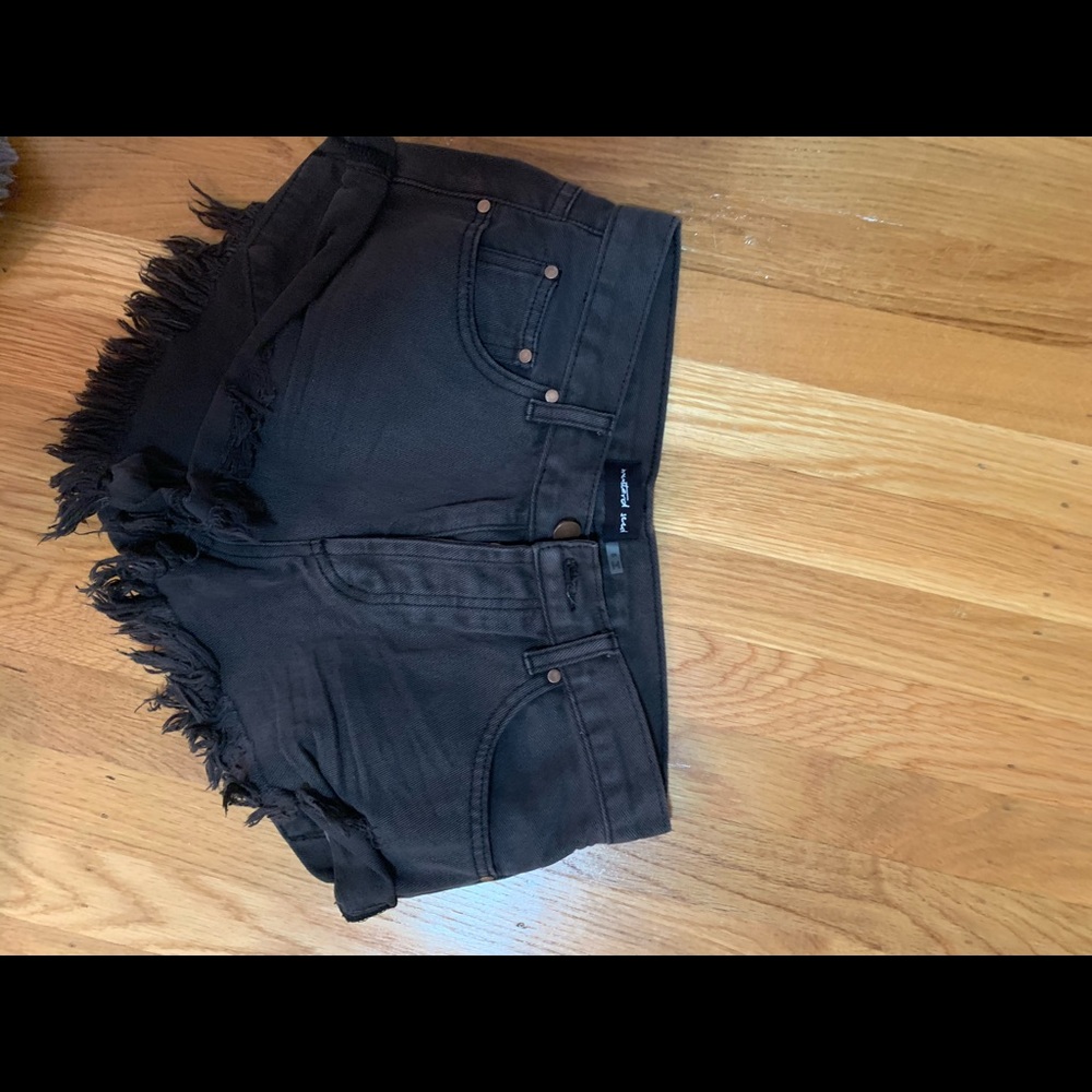 BLACK DENIM SHORTS SIZE SMALL !!